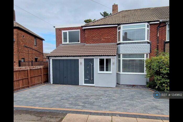 4 Bedroom Semi-Detached House To Rent In Leedham Road, Rotherham, S65