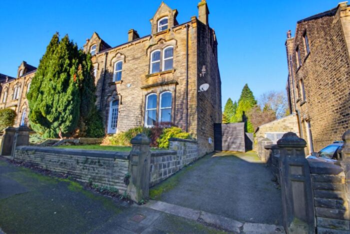 5 Bedroom End Of Terrace House For Sale In Cleveland Road, Huddersfield, HD1