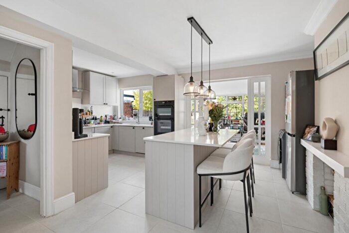3 Bedroom Detached House For Sale In Worplesdon Road, Guildford, Surrey, GU2