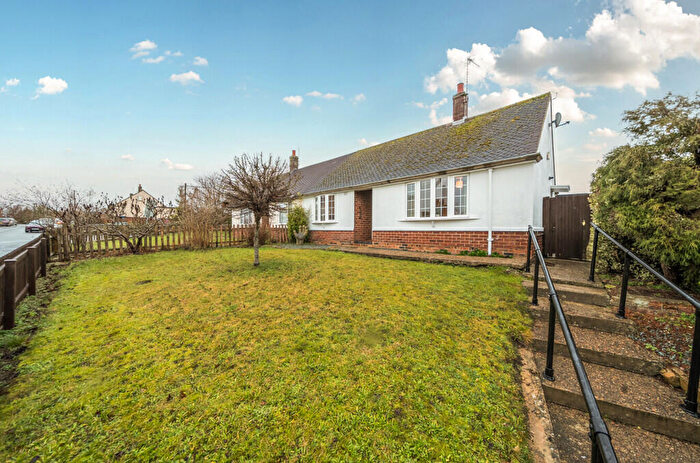 2 Bedroom Bungalow For Sale In Puxley Road, Deanshanger, Milton Keynes, Northamptonshire, MK19