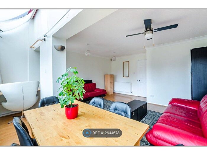 3 Bedroom Maisonette To Rent In Bywater Place, London, SE16