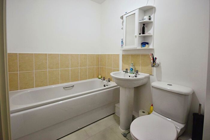 2 Bedroom Flat For Sale In Canal Close, Louth, LN11