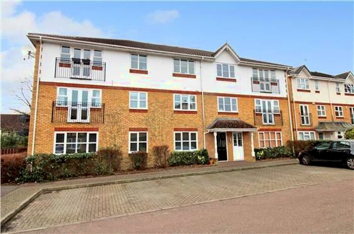 2 Bedroom Flat To Rent In Knaphill, Woking GU21