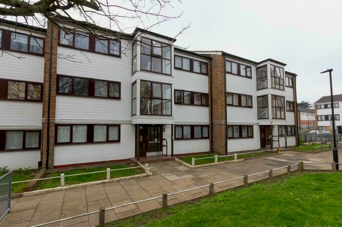 1 Bedroom Flat To Rent In Tenterden Road, London, N17
