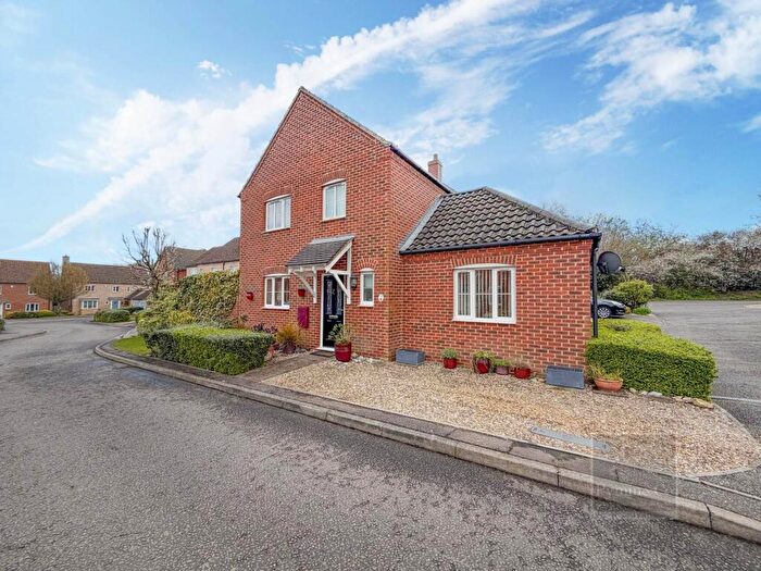 3 Bedroom Link Detached House For Sale In John Franklin Way, Erpingham, NR11