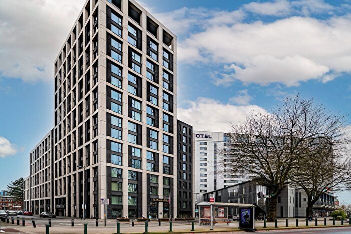 2 Bedroom Flat For Sale In Broad Street, Birmingham, B15