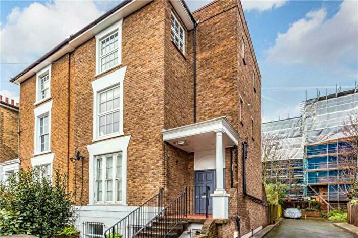 4 Bedroom Maisonette To Rent In Mortimer Road, London, N1