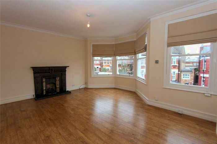 4 Bedroom Flat To Rent In Osborne Road, Palmers Green, London, N13
