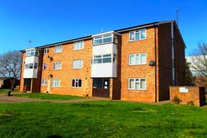 2 Bedroom Flat To Rent In Coniston Close, Bedford, MK42