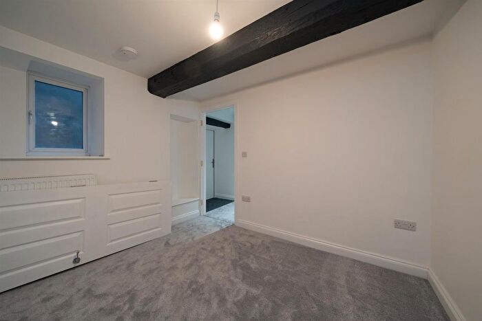 1 Bedroom Flat To Rent In Market Street, High Peak, SK23