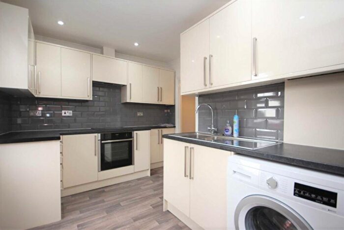 3 Bedroom Flat To Rent In High Street, Walthamstow, E17