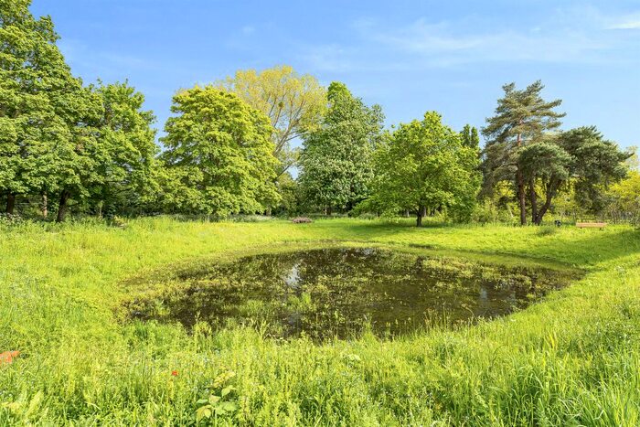 2 Bedroom Flat For Sale In Huntercombe Walk, Taplow, Maidenhead, SL6