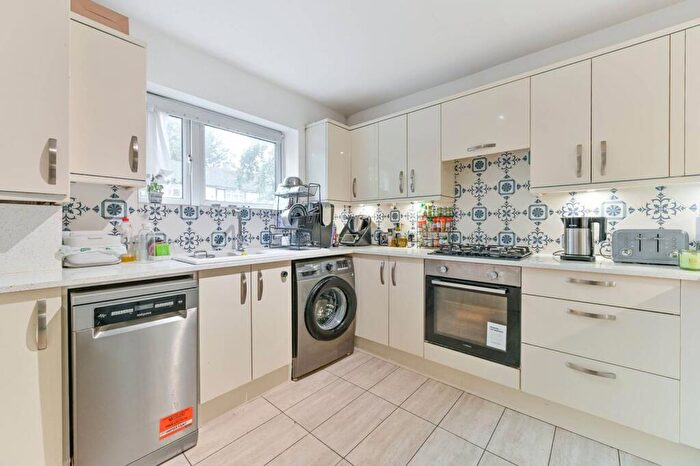 4 Bedroom End Of Terrace House For Sale In Southampton Gardens, Mitcham, CR4