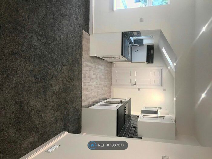 3 Bedroom Flat To Rent In Eastgate Street, Gloucester, GL1