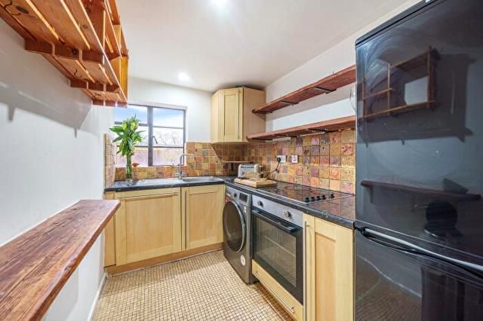 2 Bedroom Flat To Rent In Couching Street, Watlington, OX49
