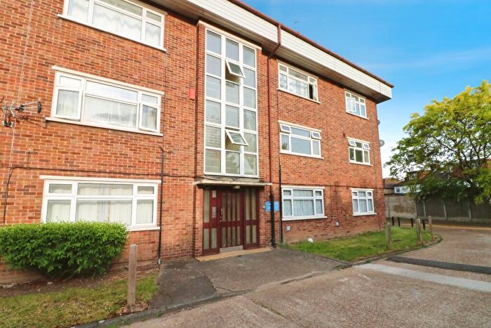 2 Bedroom Apartment To Rent In Hatfield Close, Ilford, IG6
