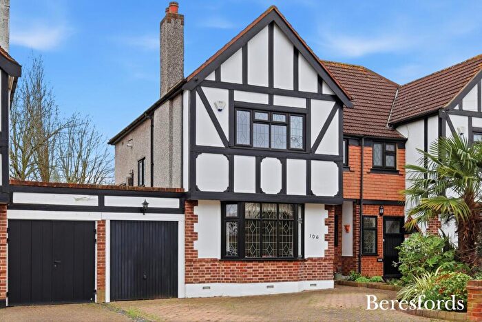 3 Bedroom Semi Detached House For Sale In Park Drive, Upminster, RM14