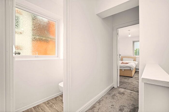 3 Bedroom End Of Terrace House For Sale In Grove Avenue, Moseley, Birmingham, West Midlands, B13