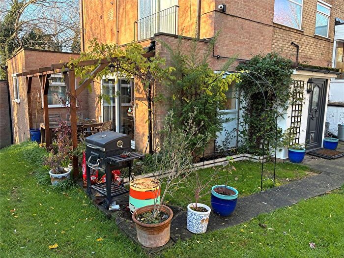 2 Bedroom Flat To Rent In Sunrise View, The Rise, London, NW7