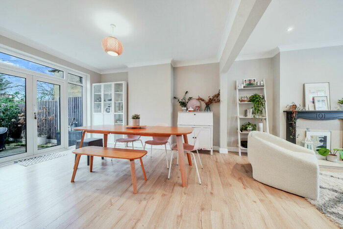 3 Bedroom Terraced House To Rent In Bedroom House To Rent In Glenthorpe Road, Morden, SM4