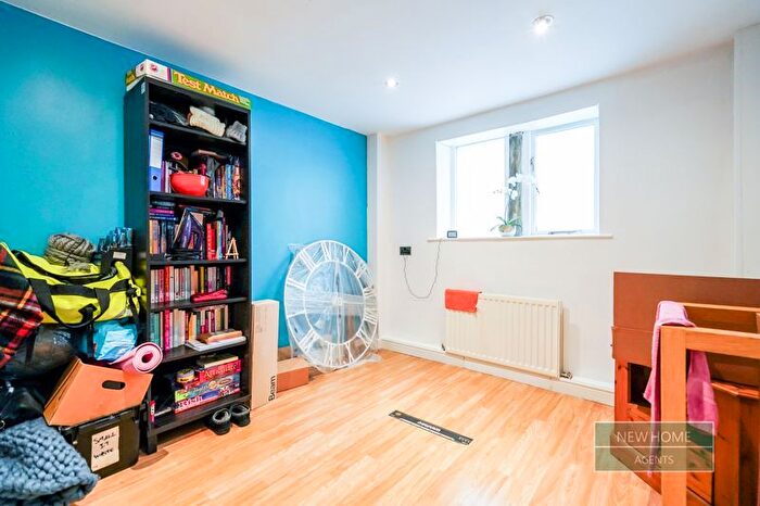 3 Bedroom End Of Terrace House For Sale In The Green, Idle, Bradford, BD10