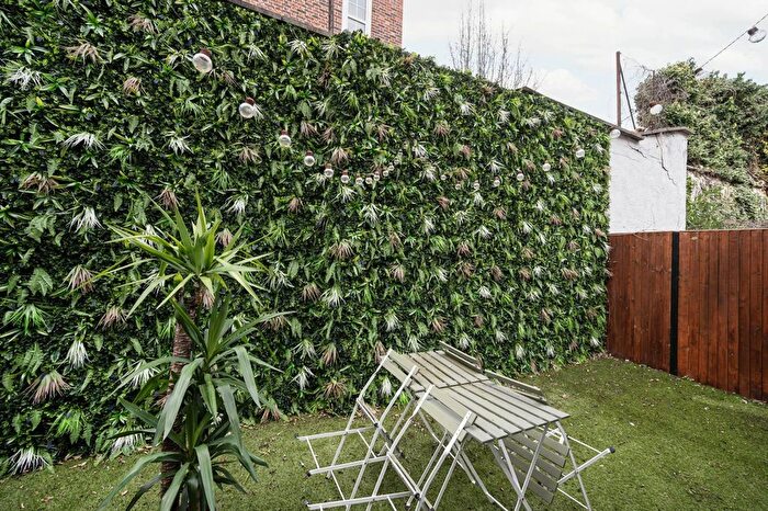 3 Bedroom Flat For Sale In Calvin Street, Spitalfields, London, E1