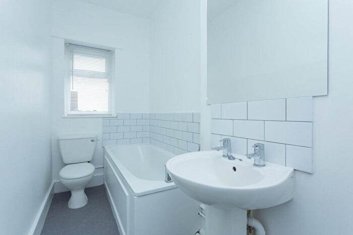 1 Bedroom Flat To Rent In Beresford Gardens, Cliftonville, CT9