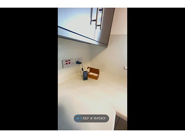 2 Bedroom Flat To Rent In Gurney Close, Barking, IG11