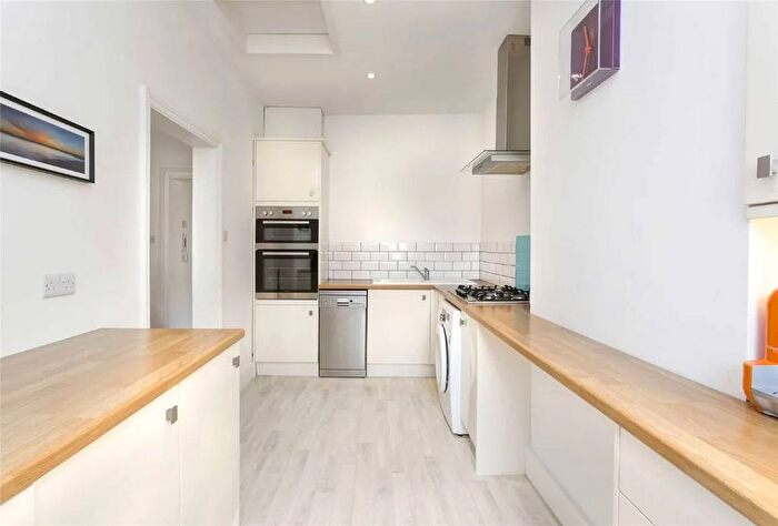 2 Bedroom Flat To Rent In Southwark Bridge Road, London, SE1