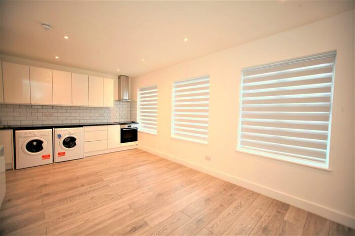 2 Bedroom Flat To Rent In Finchley Road, Temple Fortune, NW11