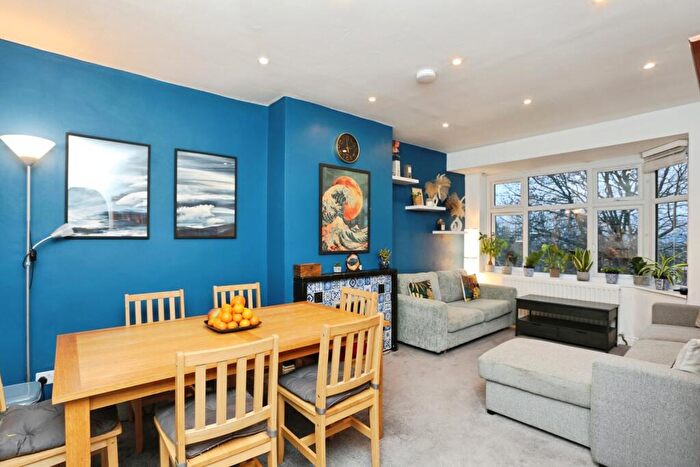 2 Bedroom Maisonette For Sale In Grange Road, London, London, SE19