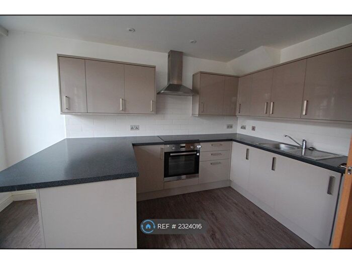 3 Bedroom Flat To Rent In Ewell Road, Cheam, Sutton, SM3