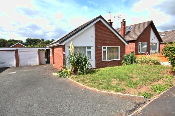 3 Bedroom Detached Bungalow For Sale In Telford Avenue, Chirk, LL14