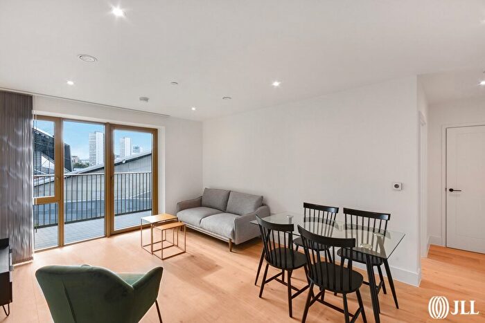 2 Bedroom Flat To Rent In Capital Interchange Way, Brentford, TW8