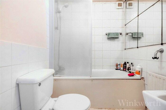 1 Bedroom Flat To Rent In Drakefell Road, New Cross, London, SE14