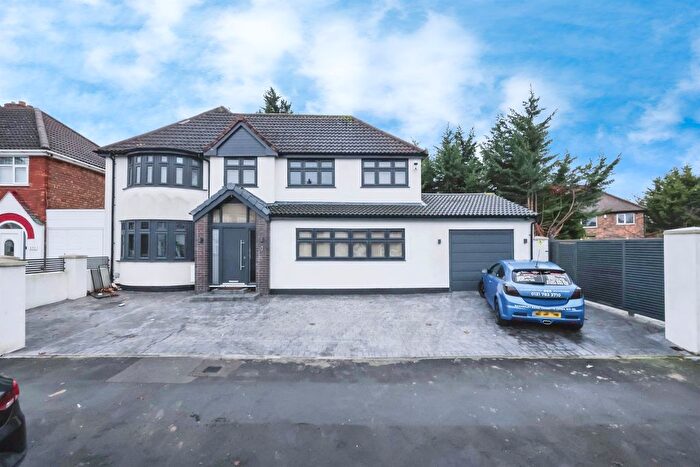 5 Bedroom Semi Detached House For Sale In Wyndhurst Road, Birmingham, B33