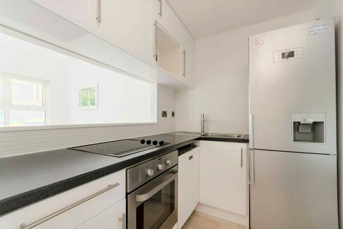 2 Bedroom Maisonette To Rent In Windmill Rise, North Kingston, Kingston Upon Thames, KT2