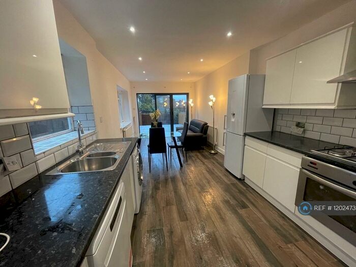 2 Bedroom Flat To Rent In Selsdon Road, West Norwood, Herne Hill, Brixton, Tulse Hill, SE27