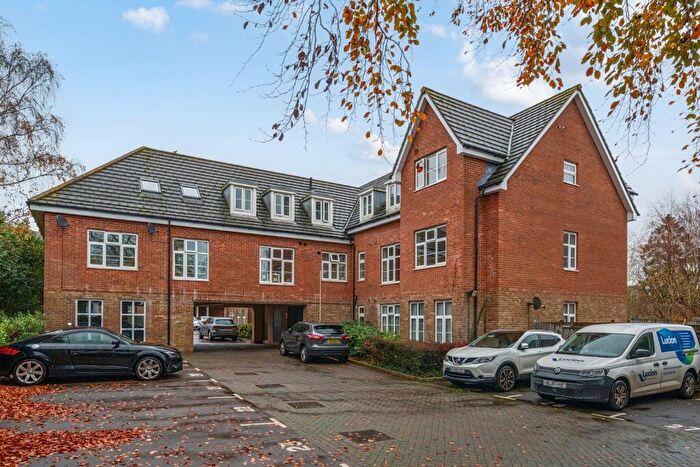 2 Bedroom Flat For Sale In Station Road, Park Gate, Southampton, Hampshire, SO31