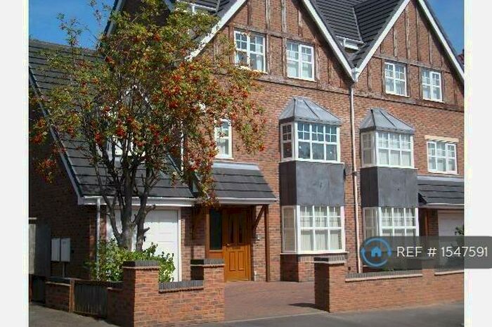 4 Bedroom Semi-Detached House To Rent In Wentworth Road, Birmingham, B17