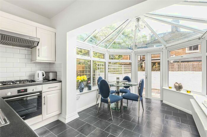 3 Bedroom Flat To Rent In Racton Road, Fulham, SW6