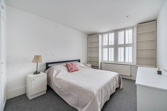 2 Bedroom Flat For Sale In Percy Road, Shepherd's Bush, London, W12