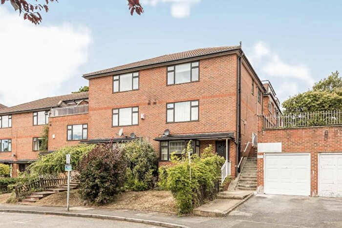 3 Bedroom Flat To Rent In Raymond Road, London, SW19