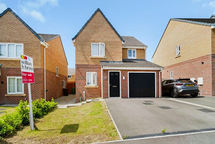 3 Bedroom Detached House For Sale In Twine Road, Wakefield, WF2