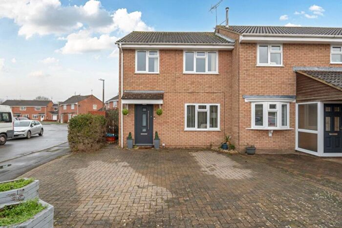 3 Bedroom End Of Terrace House For Sale In Beddington Court, Kingsdown, Swindon, SN3