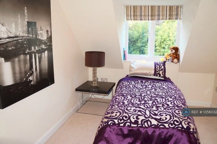 2 Bedroom Penthouse To Rent In Clay Lane, Rochdale, OL11