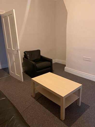 2 Bedroom Flat To Rent In Wingrove Avenue, Newcastle Upon Tyne, NE4