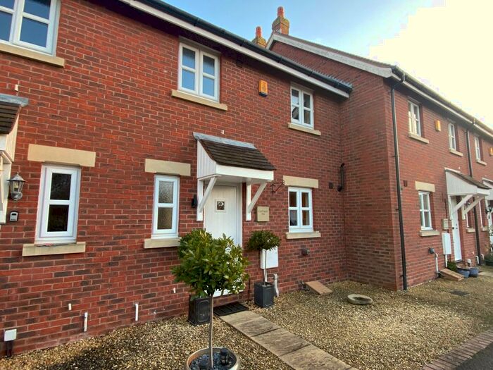 2 Bedroom Town House To Rent In Cotton Close, Alrewas, DE13