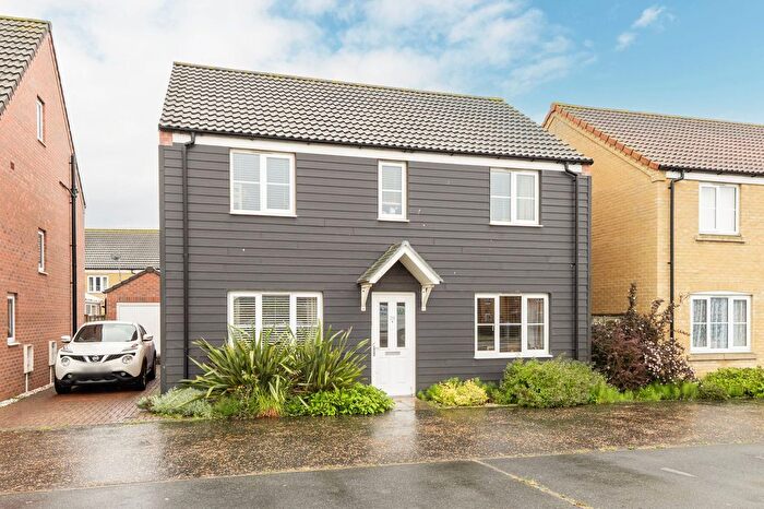 4 Bedroom Detached House For Sale In Lime Avenue, Oulton, NR32