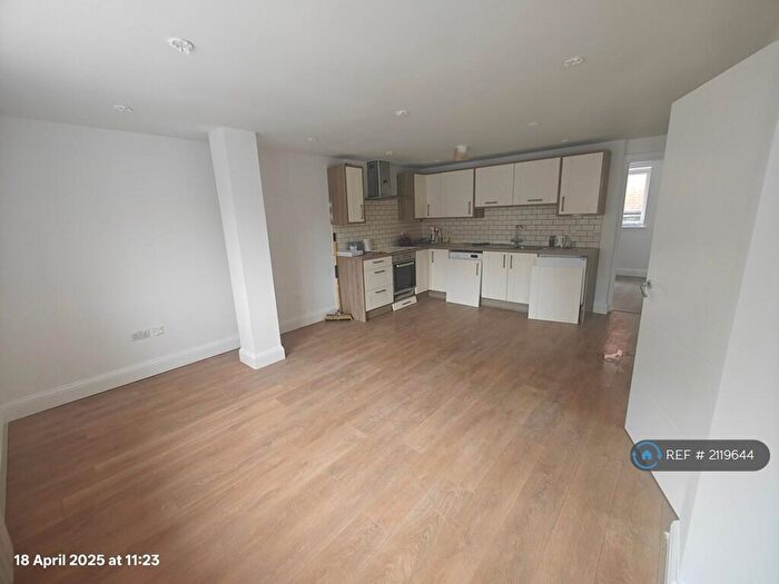 2 Bedroom Flat To Rent In Grayton House, Eastleigh, SO50